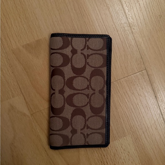 Coach Chequebook - Picture 2 of 5